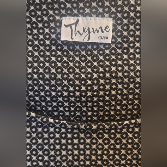 Maternity Thyme Short Sleeve Dress - Size XS - Patterned Black and White - Picture 3 of 3